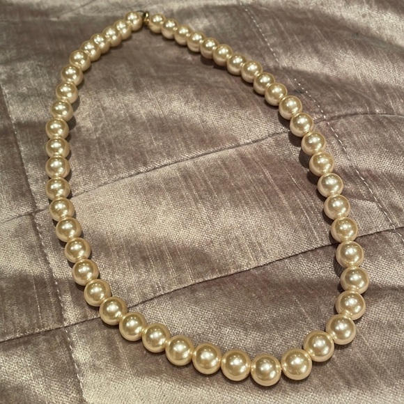 Single Strand Faux Pearls 18” - Picture 2 of 7